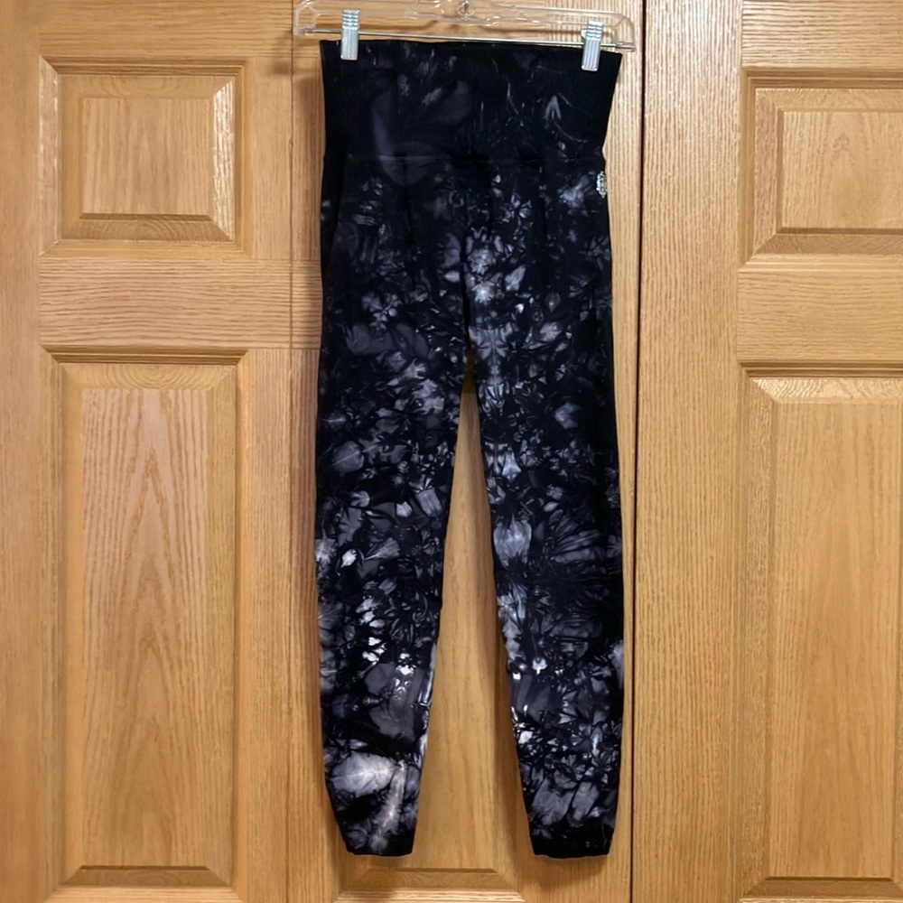 Free People Movement Good Karma M/L Leggings